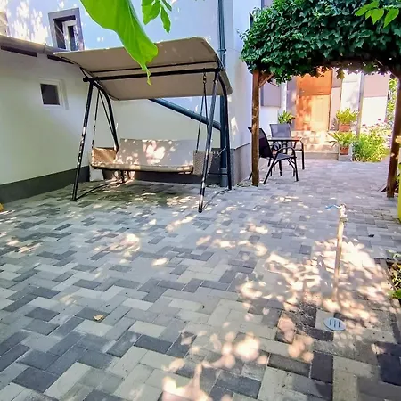 Regina Vendeghaz Apartment